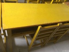 低價實(shí)木桌椅