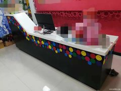 店鋪搬遷吧臺、燈箱、沙發(fā)、桌子低價出售