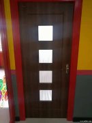 店鋪搬遷3D木門一個(gè)低價(jià)出售