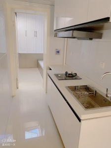 東街大燈附近一樓車庫(kù)住宅出租