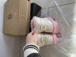 女童新的 UGG雪地靴 31碼 50元 純羊毛
