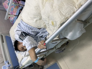 招聘專業(yè)女護(hù)工一名，