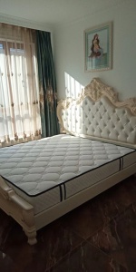 500塊錢??！九成新彈簧床墊，加送實木床體！！