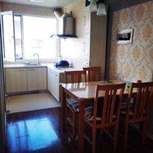 出租:河南民俗村小區(qū)六樓3室2廳1廚1衛(wèi)年租，1000/月！！