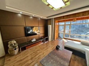 出租水郡華庭島上1樓帶花園。