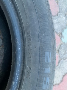 出售215.60.17四季輪胎，