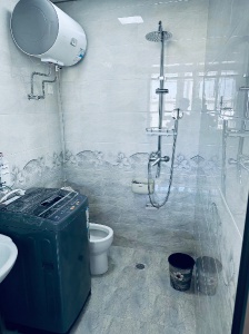 新裝修 首次出租 鐵北兩室一廳 地?zé)針? /><span id=