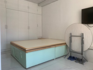 學(xué)區(qū)房出租，站前小學(xué)附近，老愛民醫(yī)院西側(cè)有一地?zé)嵋粯浅鲎?，一室一廳一衛(wèi)。聯(lián)系方式：13943121737