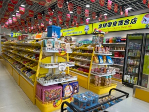 零食店轉(zhuǎn)讓，客源穩(wěn)定