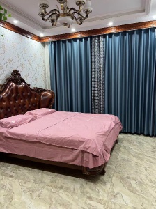 龍?jiān)醇言氛泻献馀裕?2000/年，包物業(yè)取暖水電等