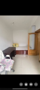 中心街10中學(xué)區(qū)四樓  出租出售 家電齊全拎包入住