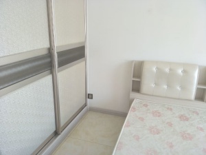 出售 眾城萬家房子 5號(hào)樓1單元1401頂樓25 平