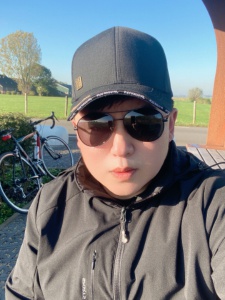 本人在歐洲生活 想找個(gè)以后可以來歐洲生活的女朋友