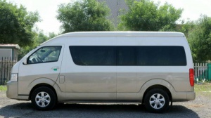 15座商務(wù)車承接各種長途旅行用車。