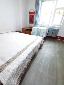 出租出售:      鐵北田園小區(qū)903/3樓，44平方，普通裝修，離（機(jī)務(wù)段，鐵北早市、實(shí)驗(yàn)中學(xué)、中醫(yī)院、鐵北菜市場(chǎng)）較近。交通便利。價(jià)格面議，非誠(chéng)勿擾。13704458167